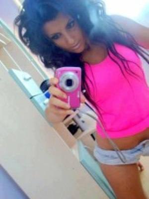 Bella (20) in Massachusetts | Casual Dating with Older Men