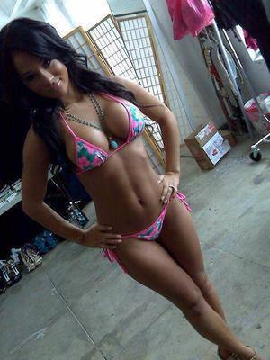 Jordan, 21 in New York | Younger Adult Woman, Older Men