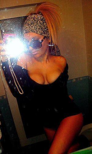 Sandra (24) in Michigan | Casual Dating with Older Men