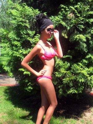 Meet Roxana (20) from Texas | Confidential Encounters