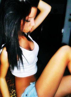 Meet Sydnee (20) from Quebec | Confidential Encounters