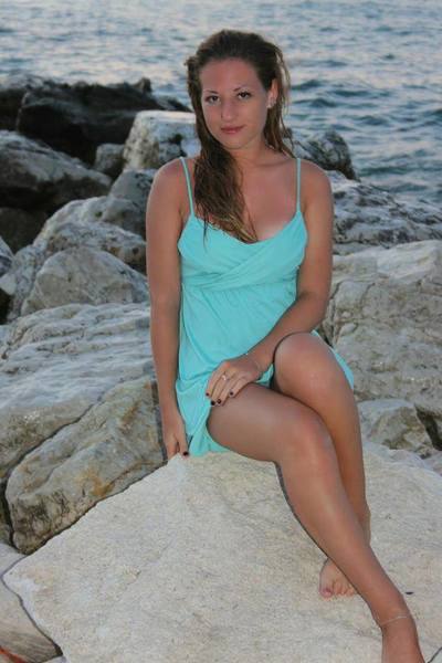 Meet Celia (30) from Ohio | Confidential Encounters