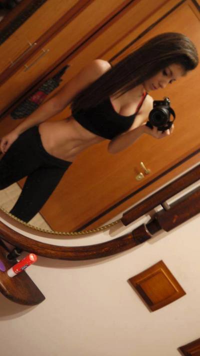 Juliana (26) in Quebec | Discreet Private Dating