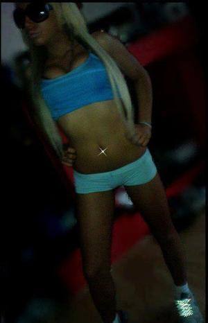 Kylee (18) in Alberta | Discreet Private Dating