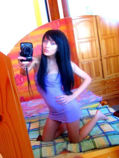 Dominica from Nuevo, California is looking for adult webcam chat