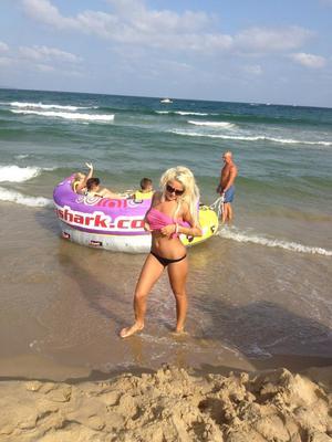 Finding a fuck buddy like Adriana from Illinois has never been easier
