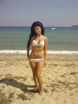 Kelly is a cheater looking for a guy like you!