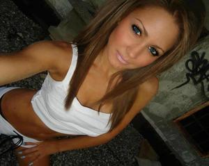 Aileen from Nebraska is looking for adult webcam chat