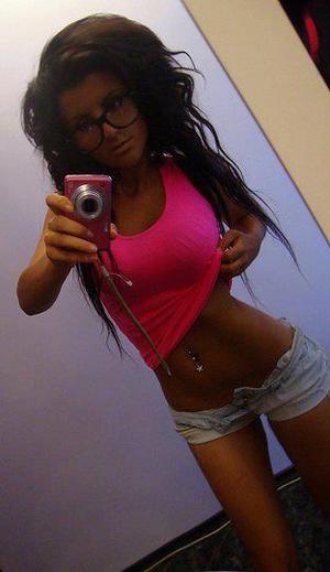 Looking for girls down to fuck? Robyn from Colorado is your girl