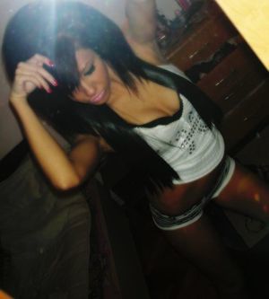 Looking for local cheaters? Take Shari from Maryland home with you