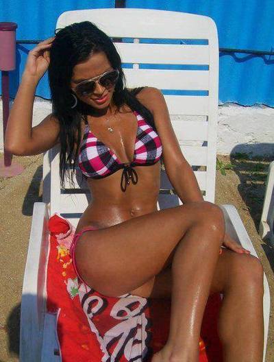 Aliya from Connecticut is looking for adult webcam chat