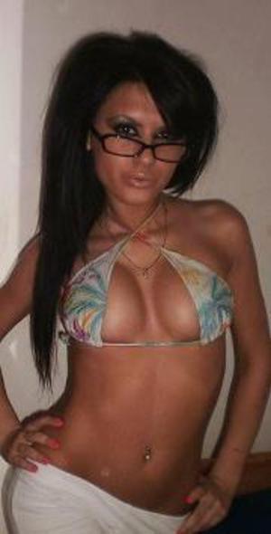 Sunni from Ferdinand, Idaho is looking for adult webcam chat