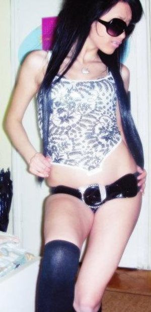 Cammie from Loyal, Oklahoma is looking for adult webcam chat