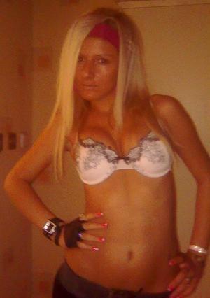 Jacklyn from Aneta, North Dakota is looking for adult webcam chat