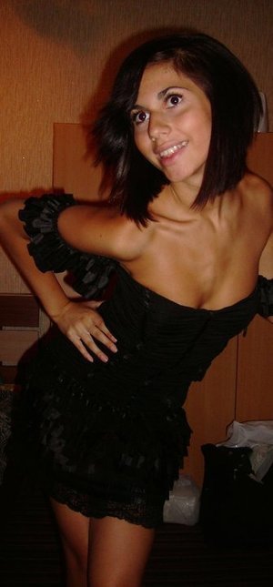 Elana from Aurora, Colorado is looking for adult webcam chat