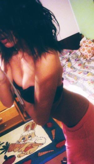 Jacklyn from Lebo, Kansas is looking for adult webcam chat