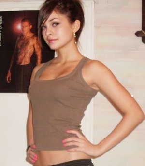 Alena from Hawaii is interested in nsa sex with a nice, young man