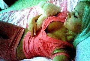 Shenna from Waipio, Hawaii is looking for adult webcam chat