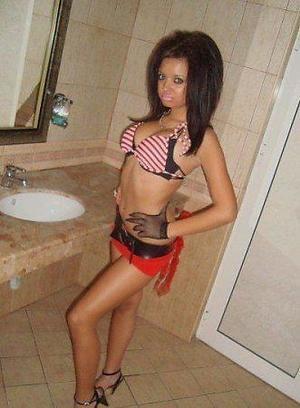 Looking for local cheaters? Take Joelle from Washington home with you
